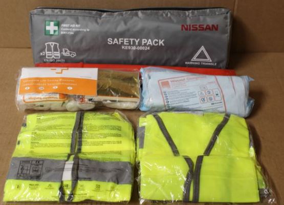 Комплект засобів безпеки (аптечка, знак аварійної зупинки, жилет - 2 шт.) (35092)