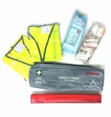 Комплект засобів безпеки (аптечка, знак аварійної зупинки, жилет - 2 шт.) (35092)