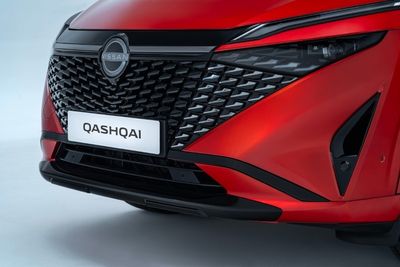 Накладка на передній бампер, Black Nissan Qashqai J12 (37617)