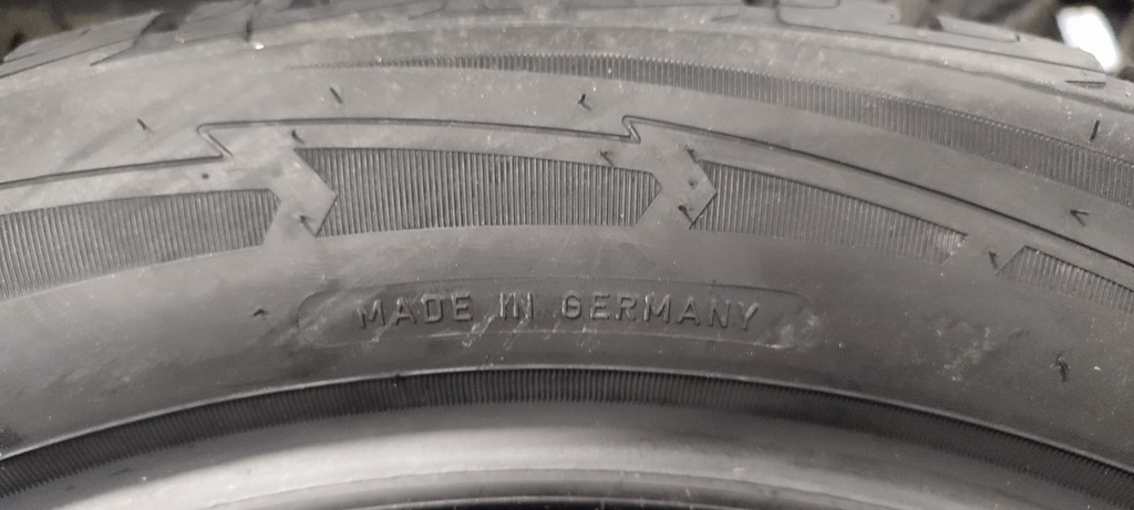 Автошина зимова 235/50 R19 Goodyear Ultra Grip Performance SUV GEN-1 AO 99V (43578)